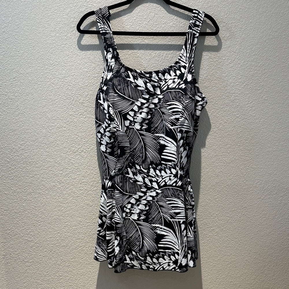 Jadee Black and White Patterned Women's One Piece Swim Suit 24W